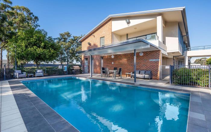 Hawkesbury Race Club Motel