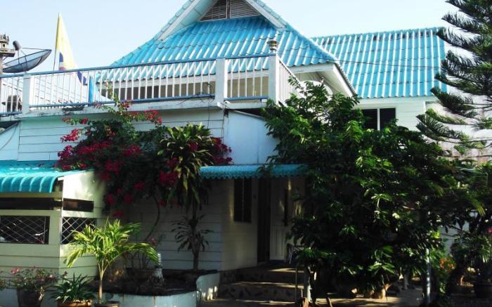P California Inter Hostel