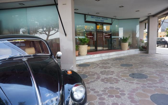 Losari Beach Hotel Makassar