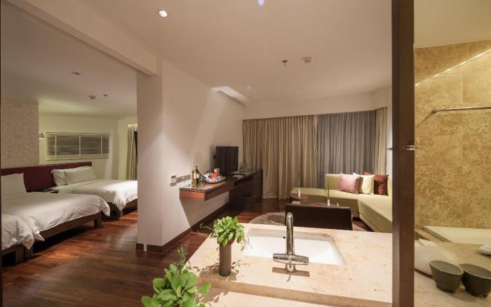 LiT BANGKOK Hotel