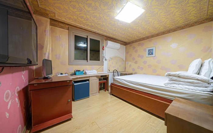 Dongrae Oncheon Hotel