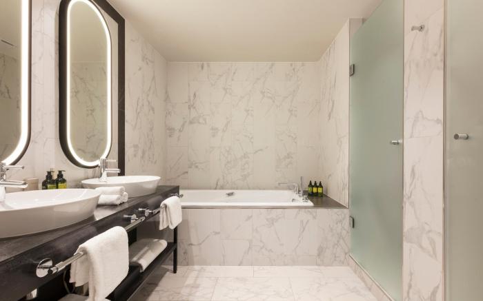 La Clef Tour Eiffel Paris by The Crest Collection