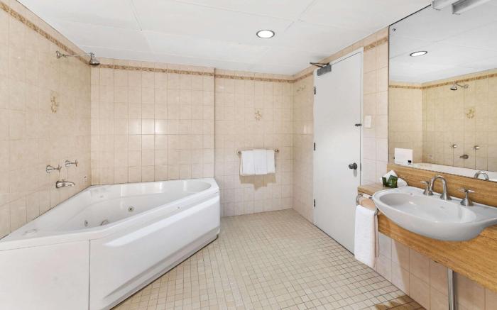 Comfort Hotel Adelaide Meridien