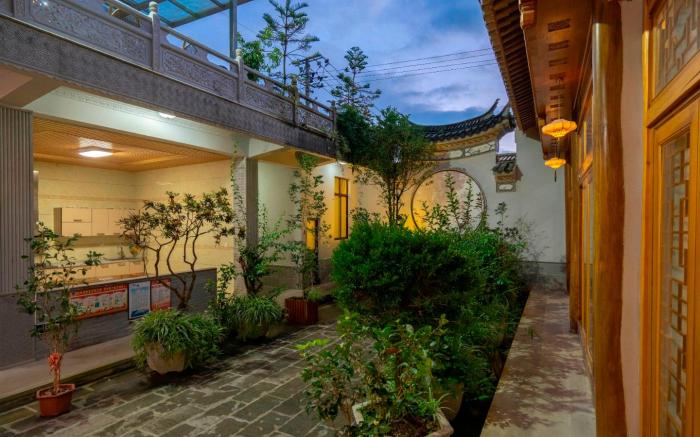 Floral Hotel Tengchong Moshang Huakai Hot Spring