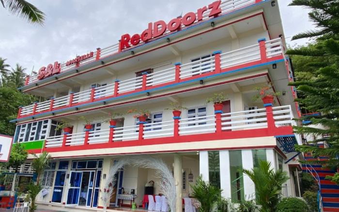 RedDoorz @ S & L Apartelle Daraga Albay