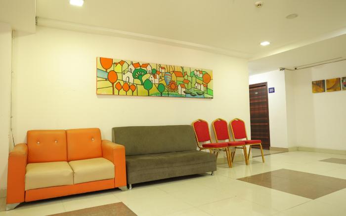 Hotel mango leaves
