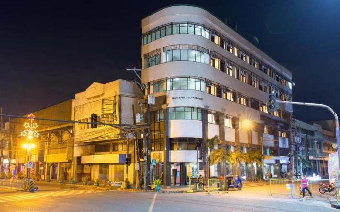 Harbor Town Hotel