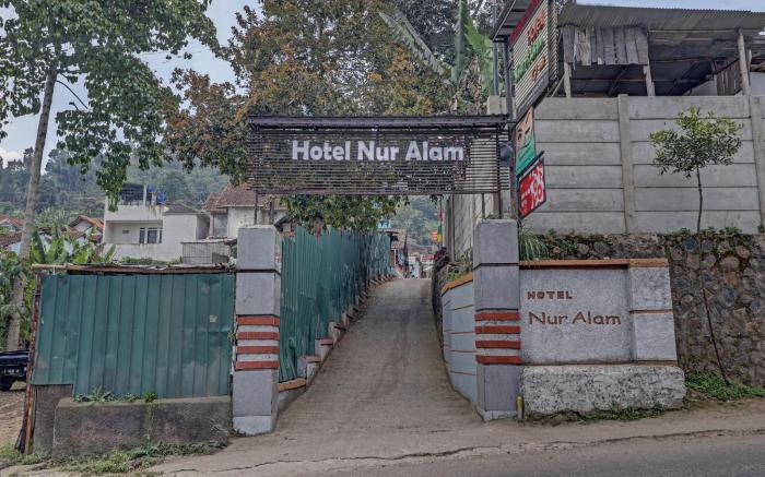OYO 90582 Nur Alam Hotel