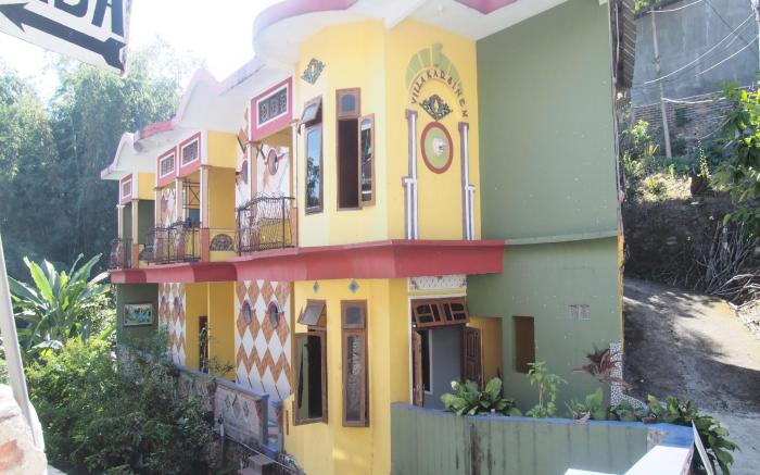 OYO Life 90646 Villa Karsinem Pasuruan