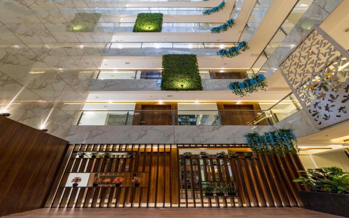 AR Suites Jewels Royale
