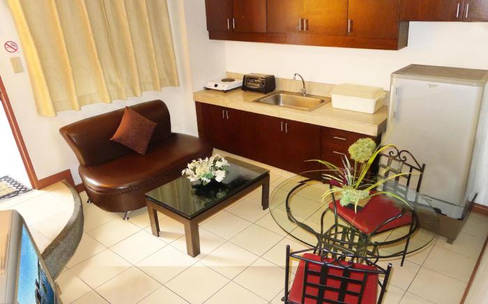 1775 Adriatico Suites