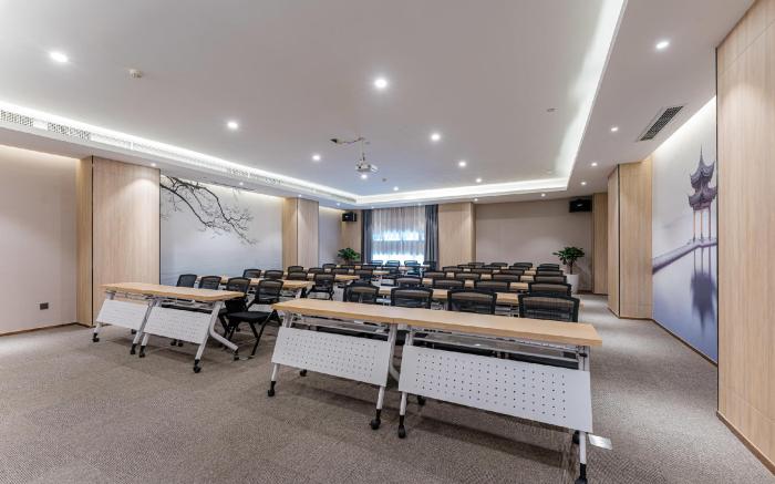 Atour Hotel Hangzhou Linping Chongxian Shangyi Plaza