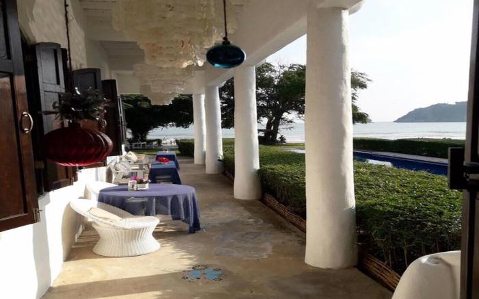 Brassiere Beach Hotel