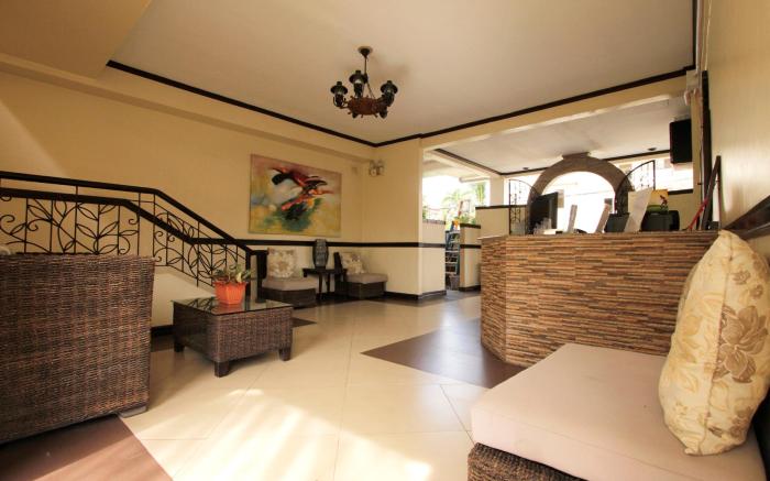 Red Knight Gardens Apartelle