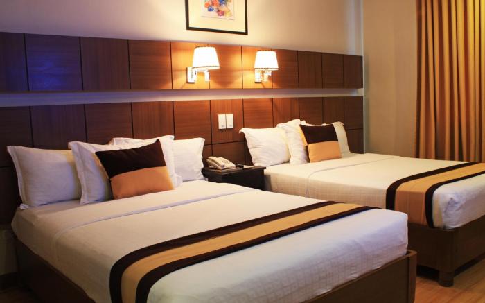 Pinnacle Hotel and Suites