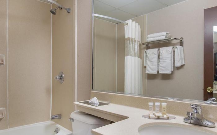 Howard Johnson by Wyndham North Bergen