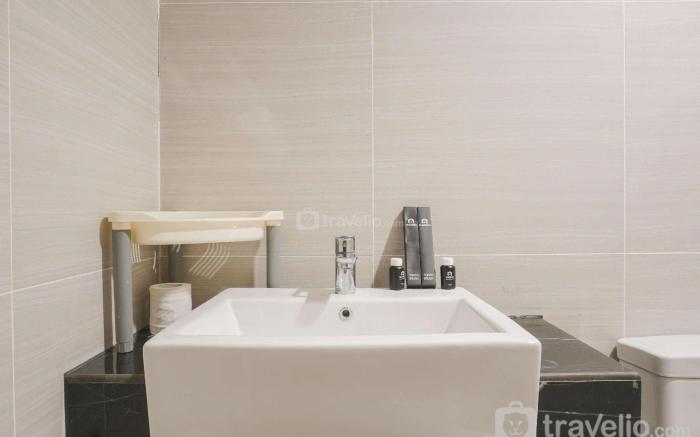 Luxurious 2BR at West Vista Apartment By Travelio