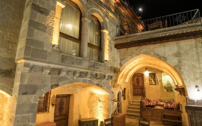 Charming Cave Hotel