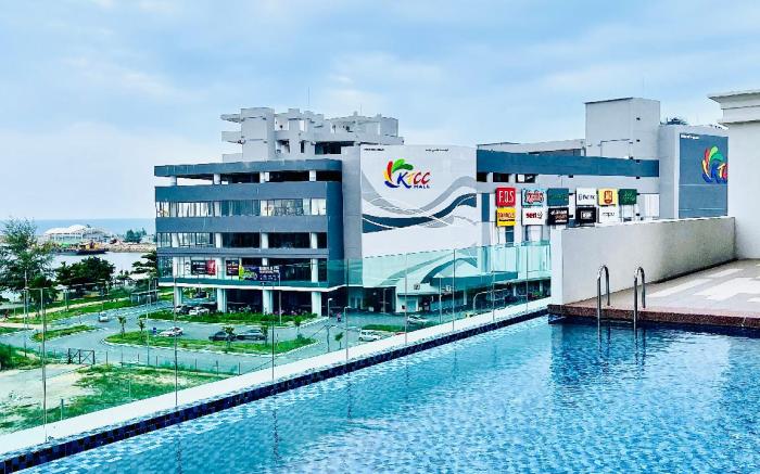 FIZALICHAA LADANG TANJUNG WITH POOL AND 4 BEDROOMS