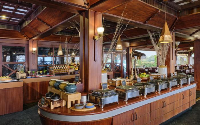 Sterling Houseboat Lake Palace Alleppey