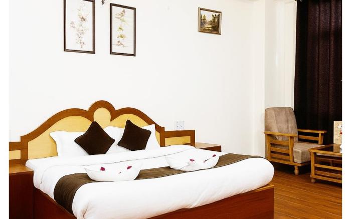 Goroomgo New Ambika Mall Road Manali