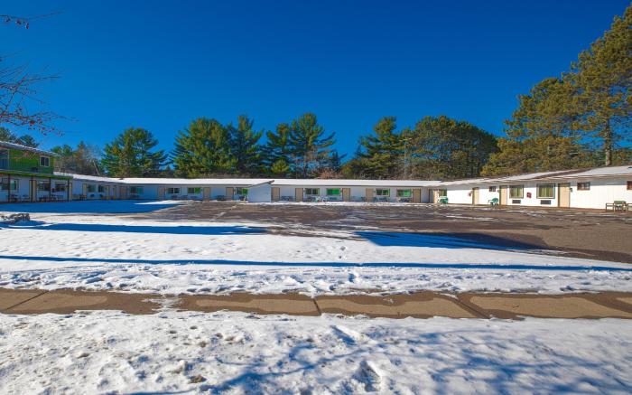 Love Hotels Tomahawk by OYO at Lake Mohawksin WI