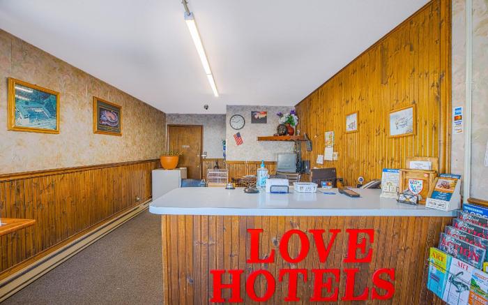 Love Hotels Tomahawk by OYO at Lake Mohawksin WI