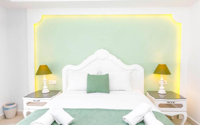 Montebello Deluxe Hotel