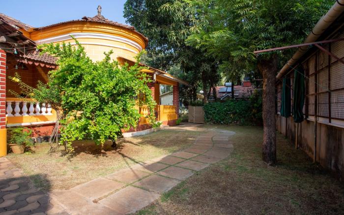 Hill Top Goa Lodge