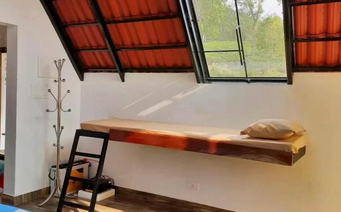 Farmstay in ചില്ലുകൂടാരം at Les Domki et al.