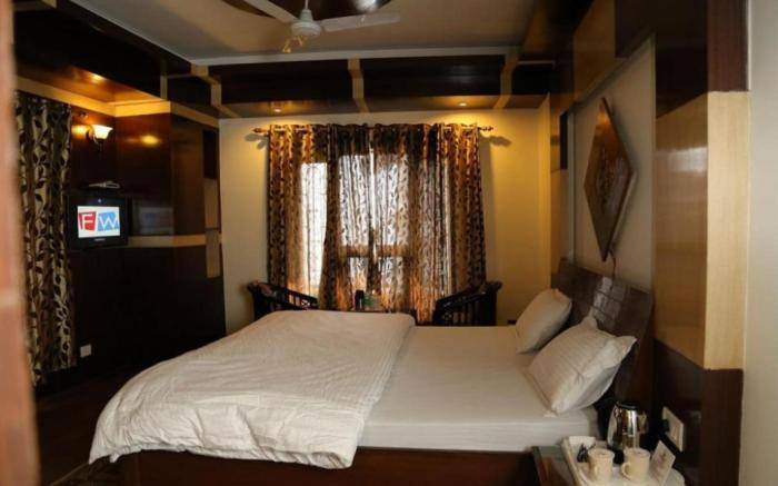 Goroomgo Mall Road Abhinandan Mussoorie