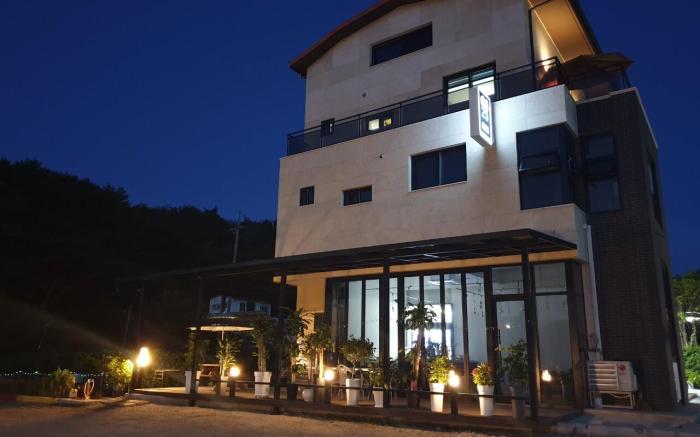 Gosung Shine House