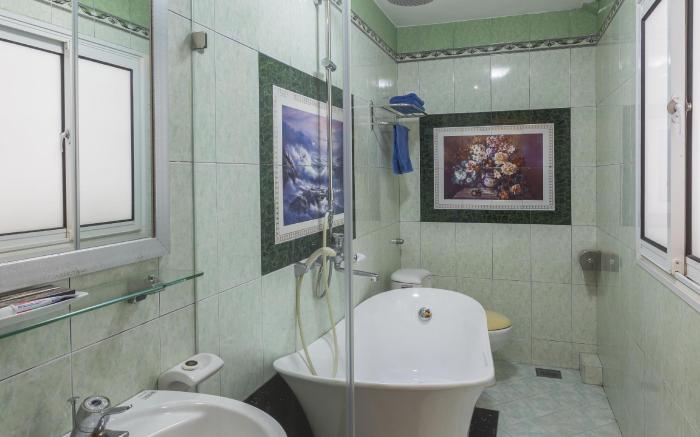 Dragon Hotel