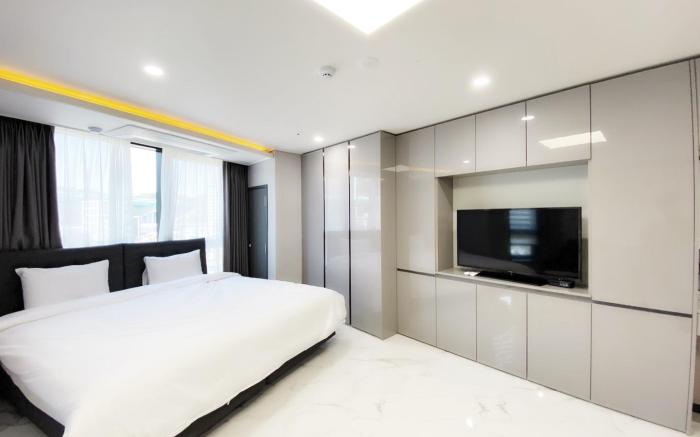Songjeong Blue Castle Hotel