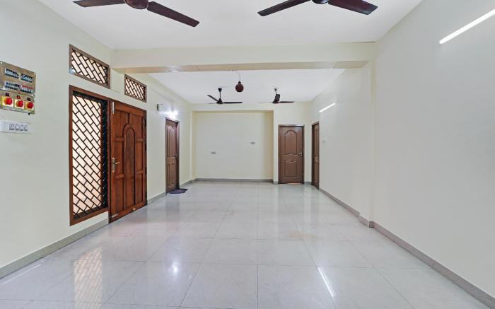 Collection O Senthamizh Residency