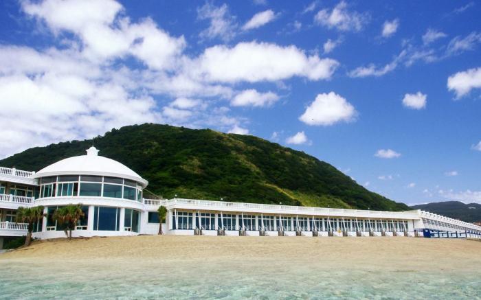 White House Beach Resort