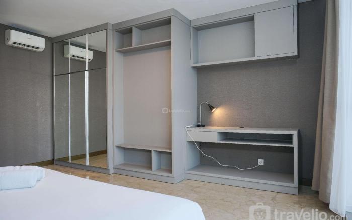 Luxurious 1BR @ L'Avenue Apartment By Travelio