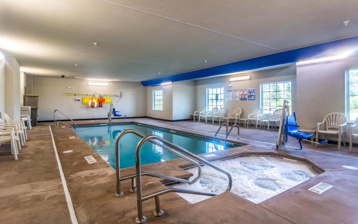 Cobblestone Hotel & Suites - Greenville