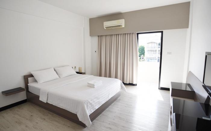 Hi Season Hotel