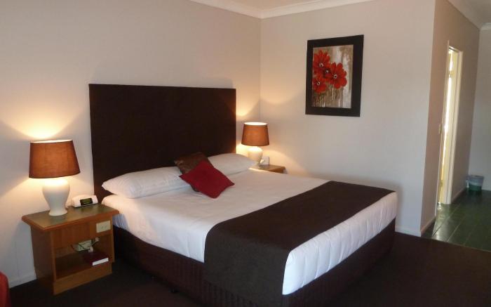McNevins Parkway Motel