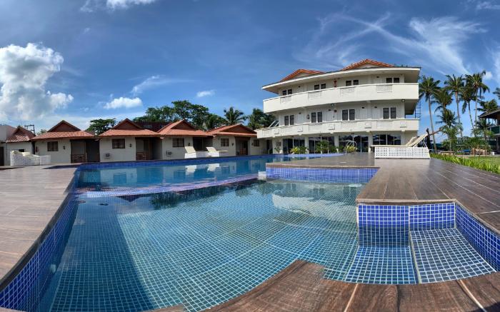 Shoreland Beach Resort by Cocotel