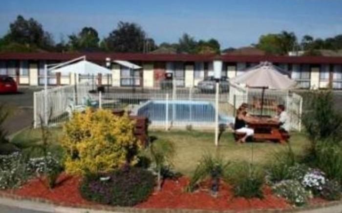Big Valley Lakeside Paradise Motor Inn
