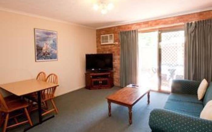 Allan Cunningham Motel