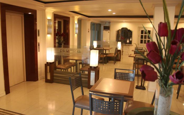 De Luxe Hotel