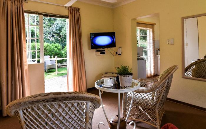 Bushwillow Spacious cottage for 2 people with private garden access