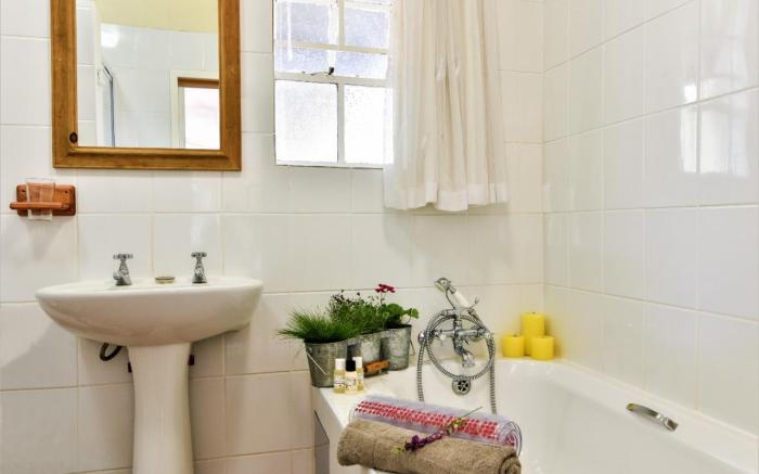 Lemon Thorn Cottage for 2 people with wonderful private terrace in garden