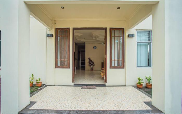 RedDoorz near Universitas Samratulangi Manado