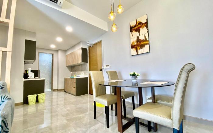 MWHolidayB2430 {Elegant} Suites with Super SeaView