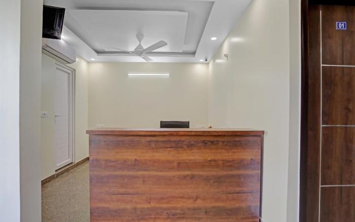 Collection O Raksha Inn Near PVR Ansal Plaza Greater Noida