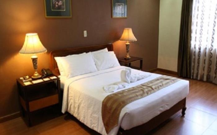 Crown Royale Hotel